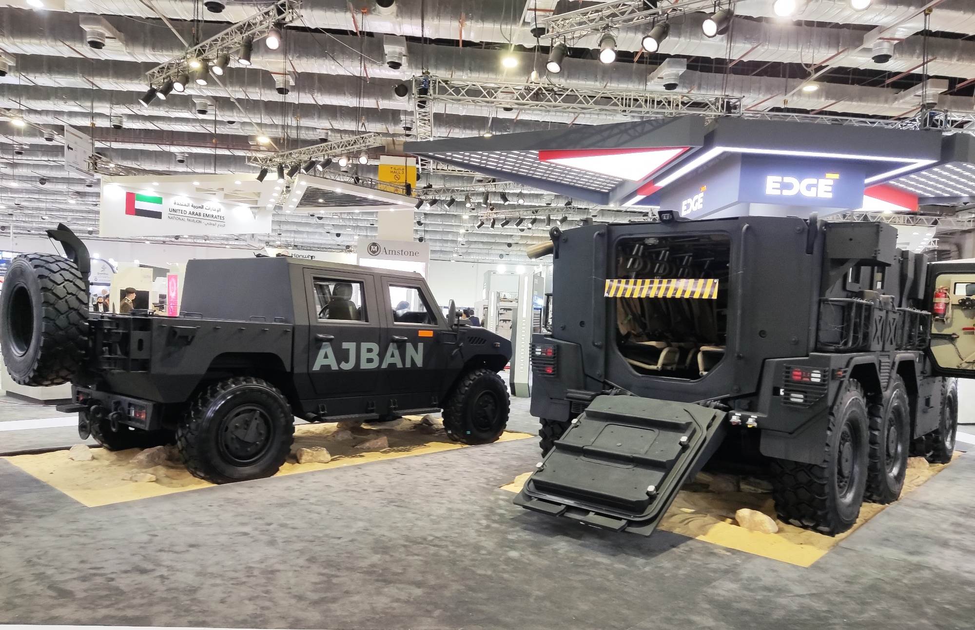 9-_نوعيات_خاصة_من_السيارات_العسكرية_قدمها_جناح_دولة_الإمارات