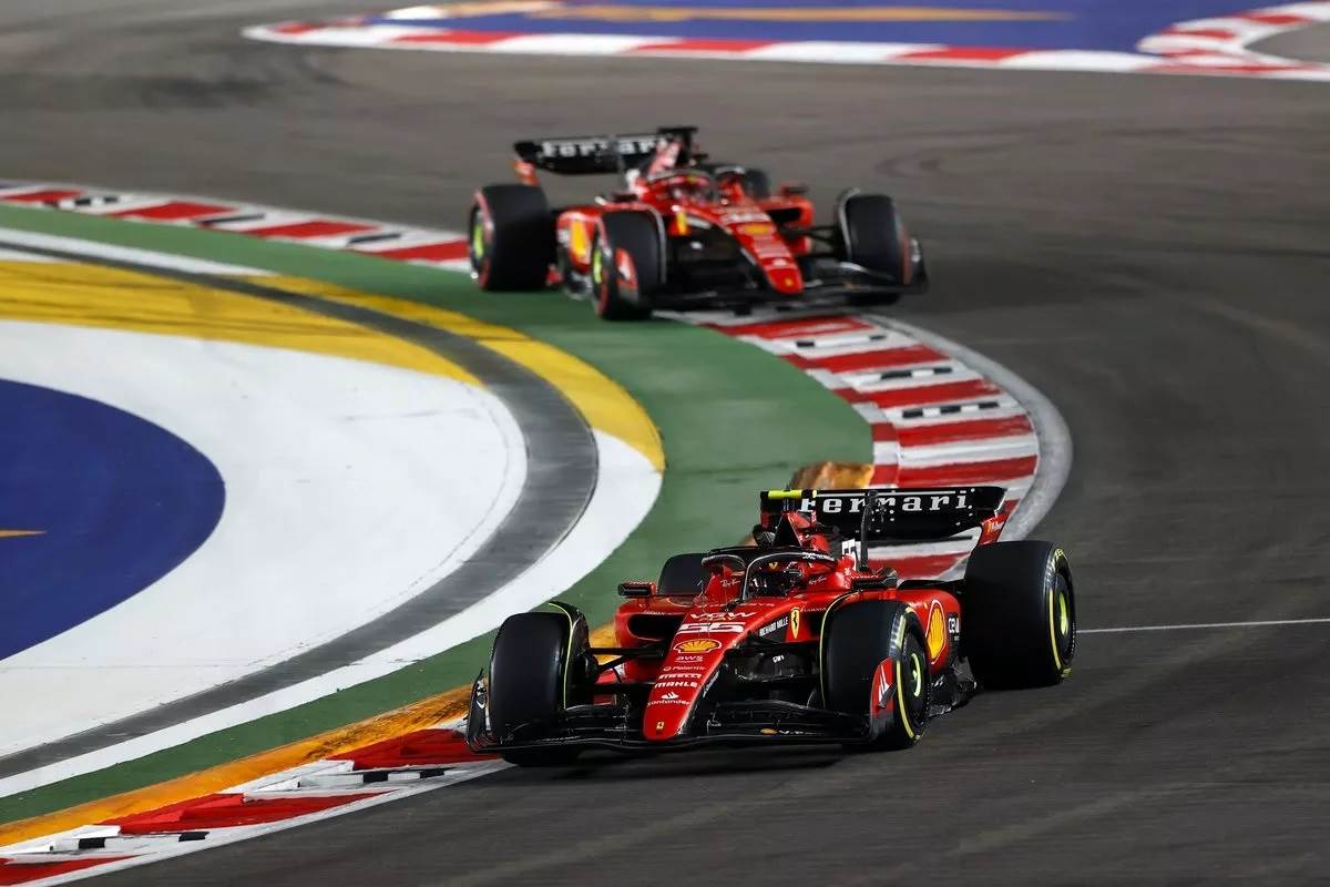 ضحى_فريق_فيرارى_بنتيجة_لوكليرك_بالخلف_لضمان_فوز_ساينز_بالسباق