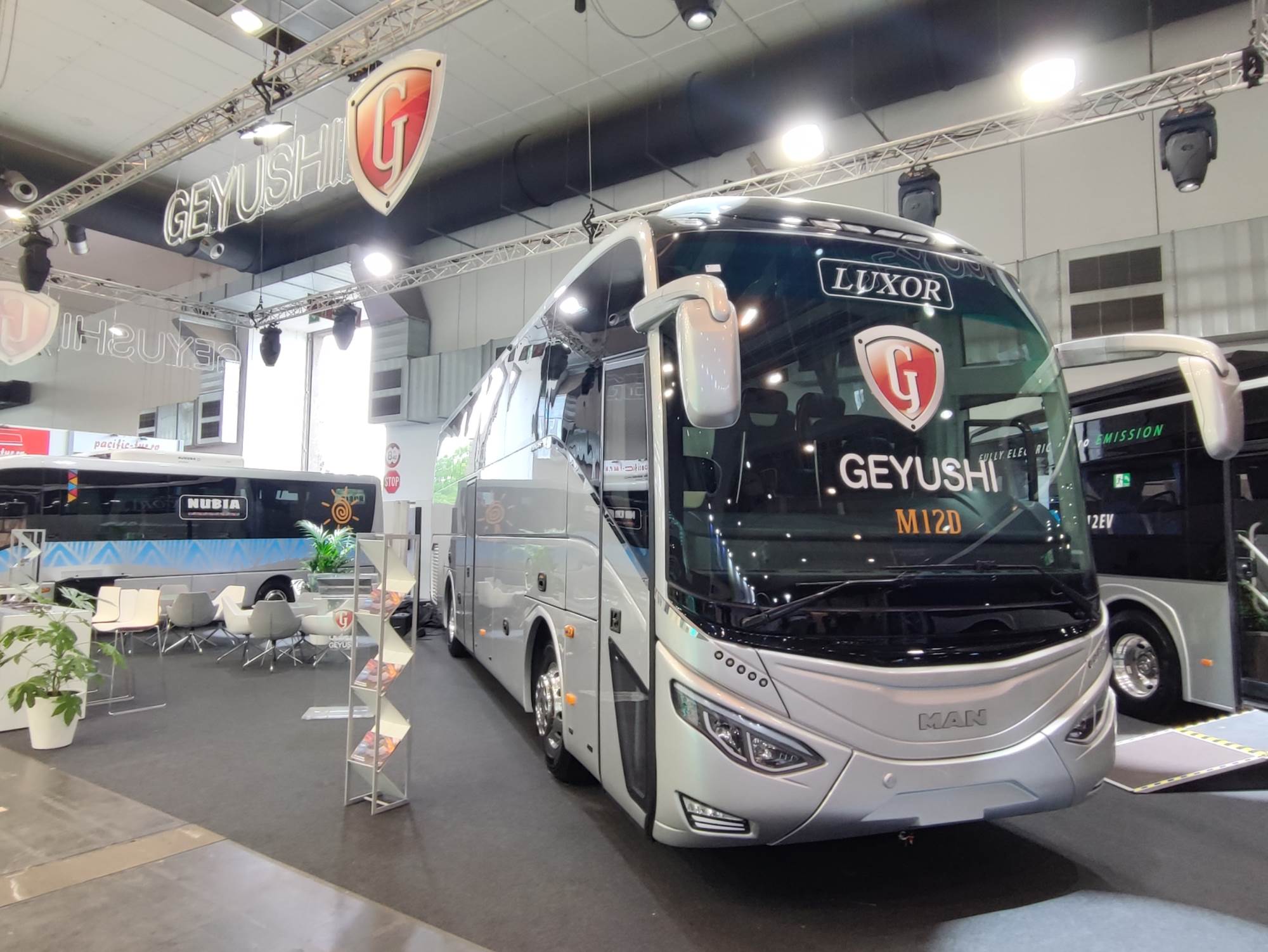 4-_تصدر_باص_جيوشى_السياحى_جناح_عرض_الشركة