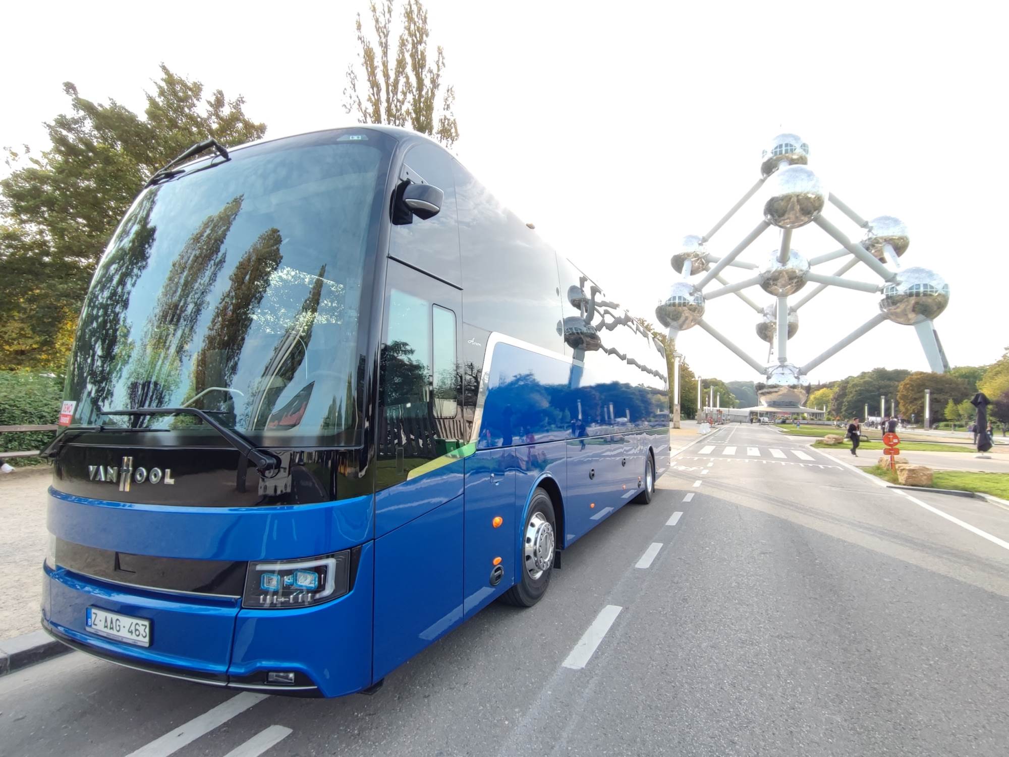 9-_جانب_من_مشاركة_باصات_فانهول_بالعرض_المكشوف