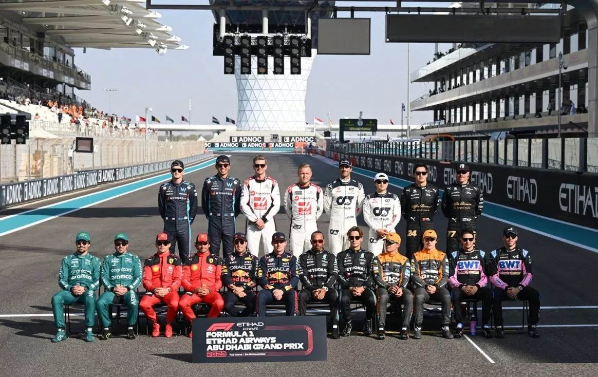 صورة_تذكارية_ختامية_لكافة_متسابقى_موسم_2023