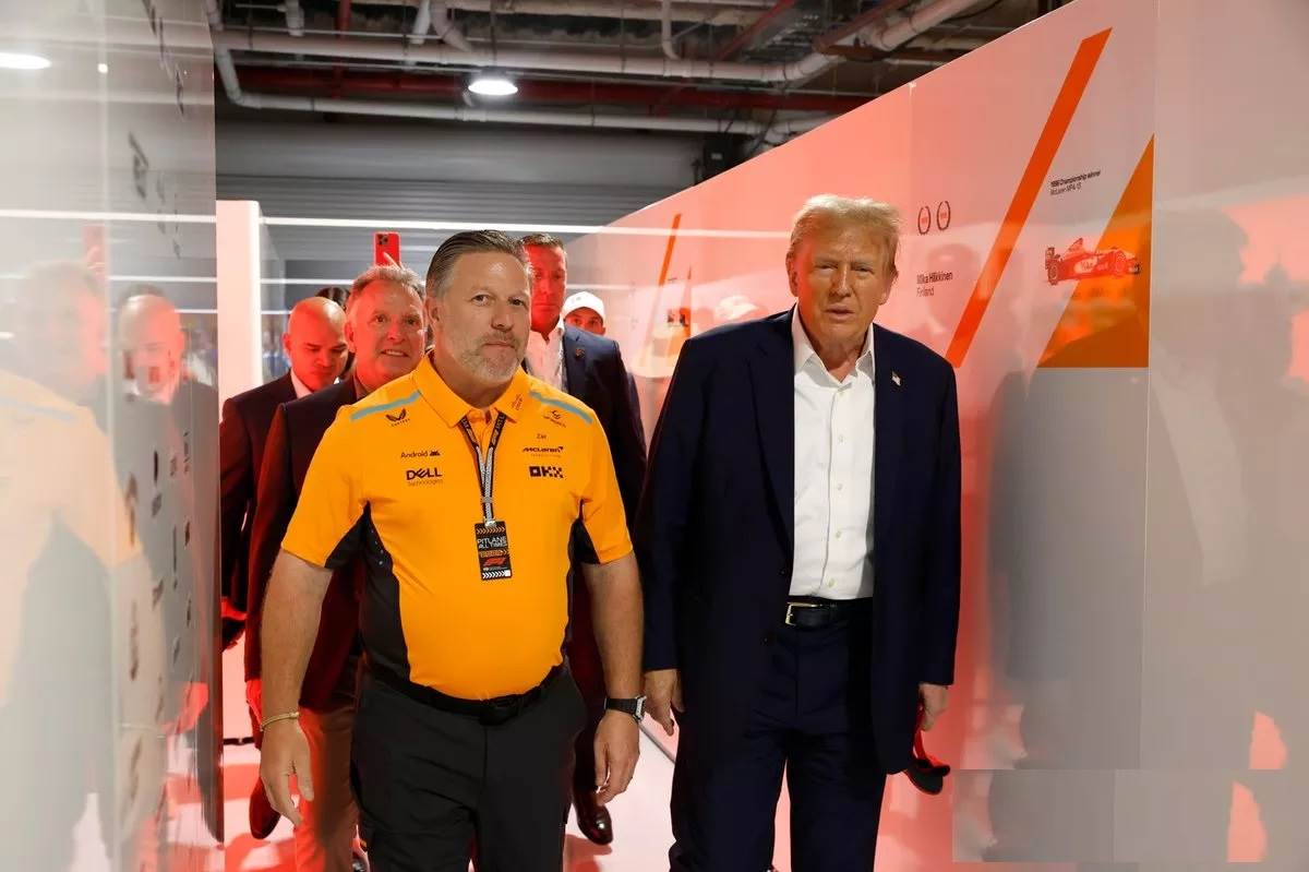 حرص_الرئيس_الأمريكى_السابق_(ترامب)_على_مشاركة_ماكلارين_فوزهم