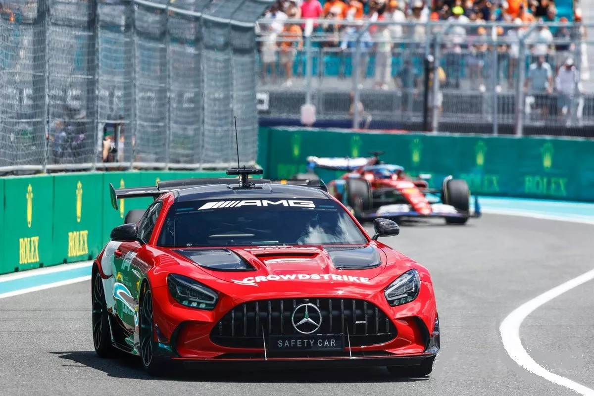 لعب_دخول_سيارة_الأمان_دوراً_مهماً_فى_فوز_لاندو_نوريس_بالسباق