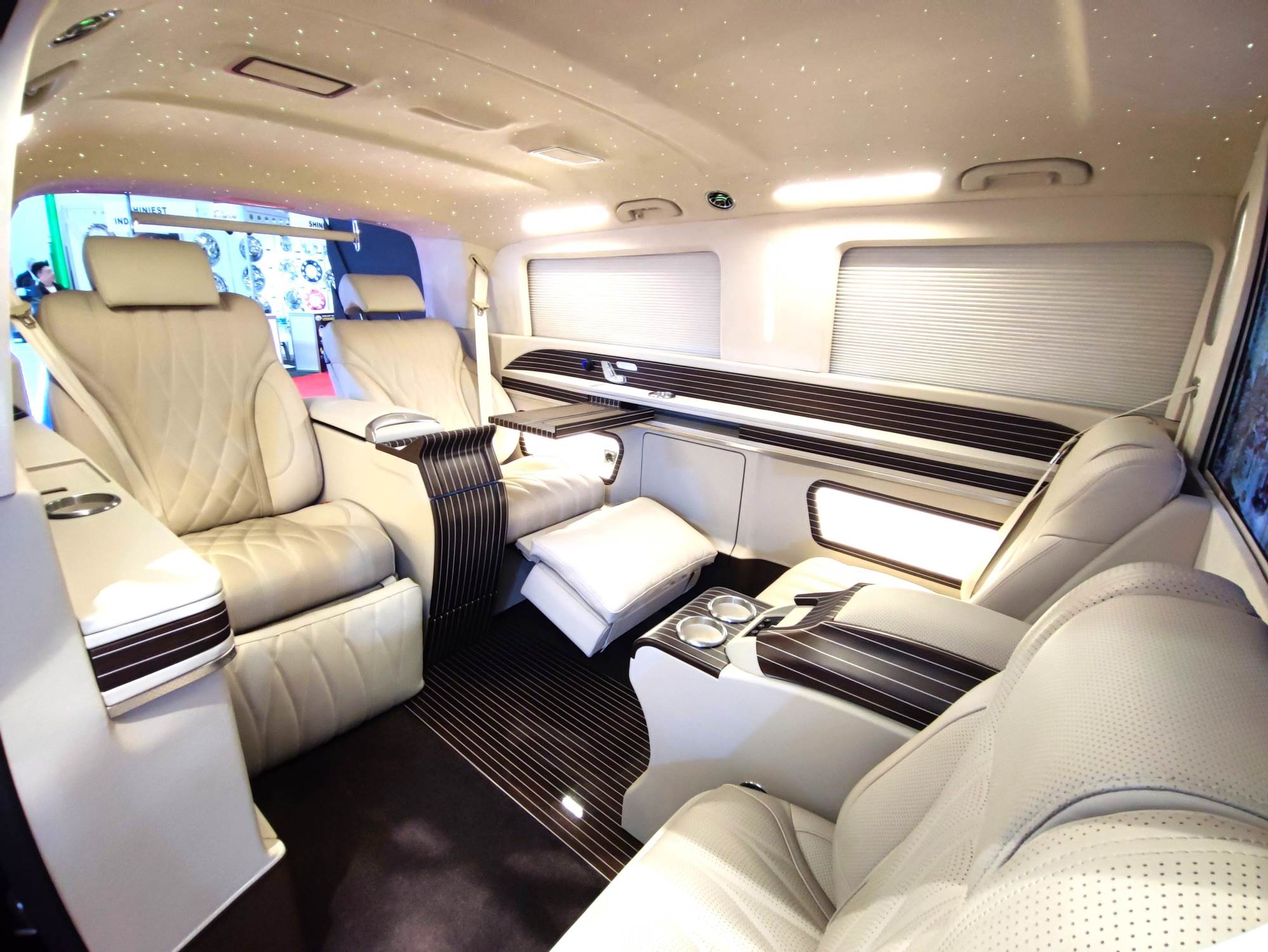 أحدث_خطوط_تطوير_سيارات_الفان_المخصصة_لرجال_الأعمال