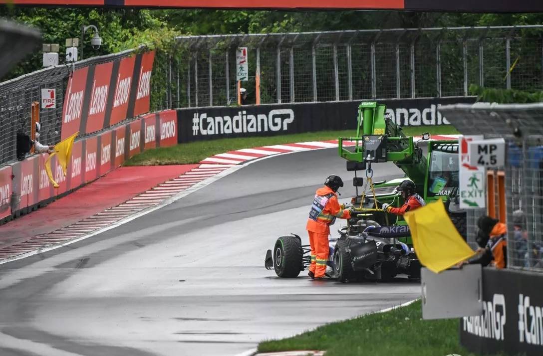 رفع_سيارة_لوجان_سارجنت_-_أول_المنسحبين_بكندا