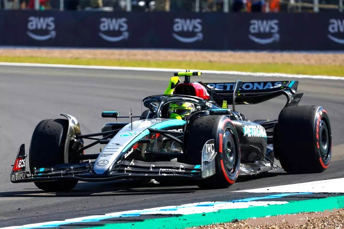 مرسيدس_كان_الأسعد_بفوز_سيارته_مع_هاميلتون مرسيدس_كان_الأسعد_بفوز_سيارته_مع_هاميلتون