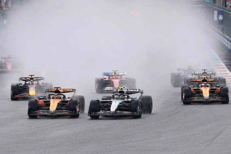 إنطلاقة_ممطرة_لسباق_السبت_القصير