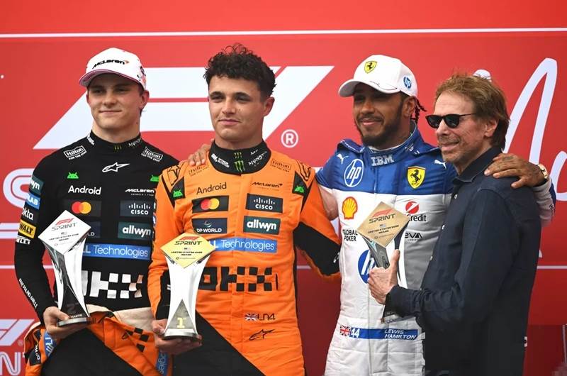 منصة_تتويج_السباق_القصير_لجولة_ميامى_2025