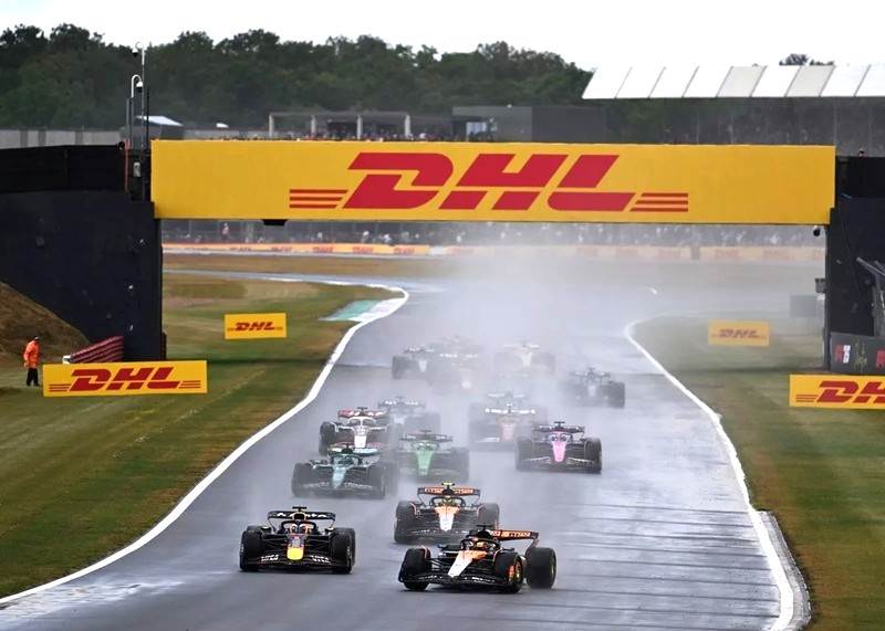 لحظة_تخطى_بياسترى_فيرستابن_قبل_إنتهاء_لفة_السباق_الأولى