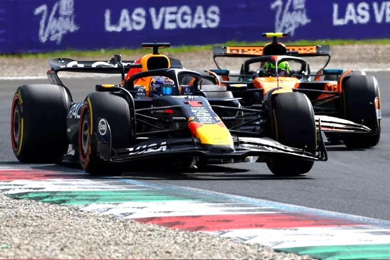 حسم_فيرستابن_فوزه_بالجائزة_الإيطالية_مع_اللفة_الرابعة_للسباق