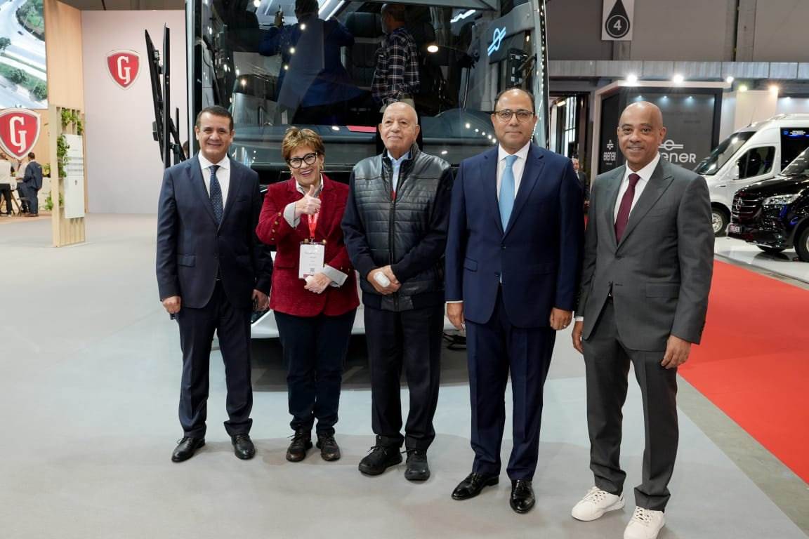 السفير_المصرى_ببلجيكا_أثناء_زيارته_لجناح_(جيوشى)_لصناعة_الباصات_result