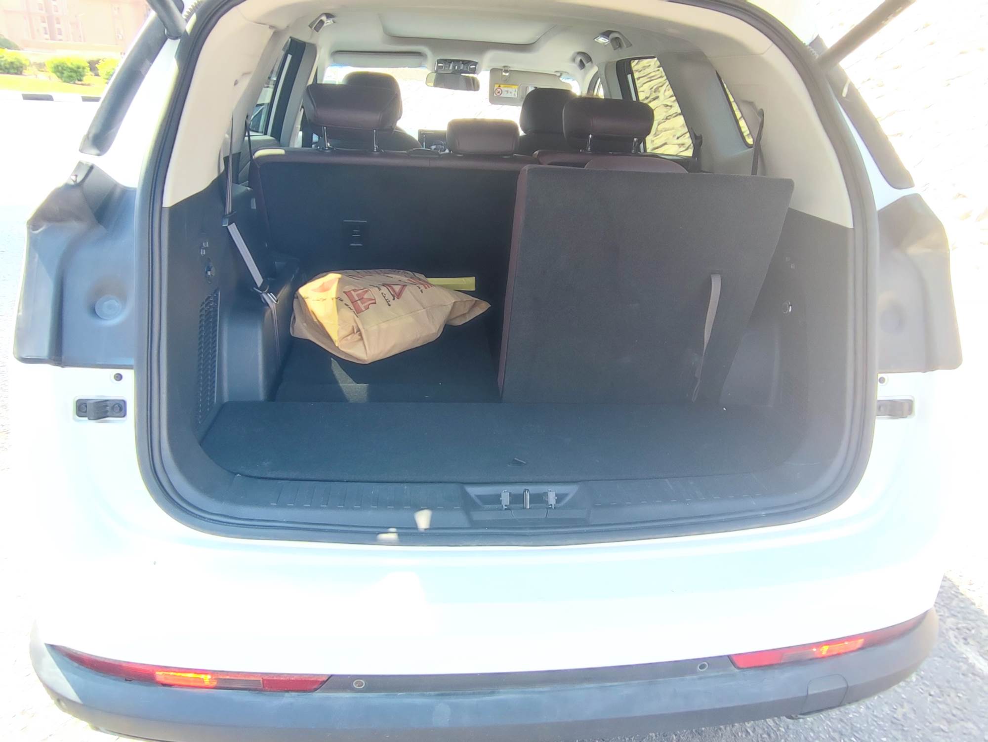 7-_صندوق_أمتعة_خلفى_تصل_سعته_إلى_1634_لتر_عند_طى_الصف_الثالث_للمقاعد_