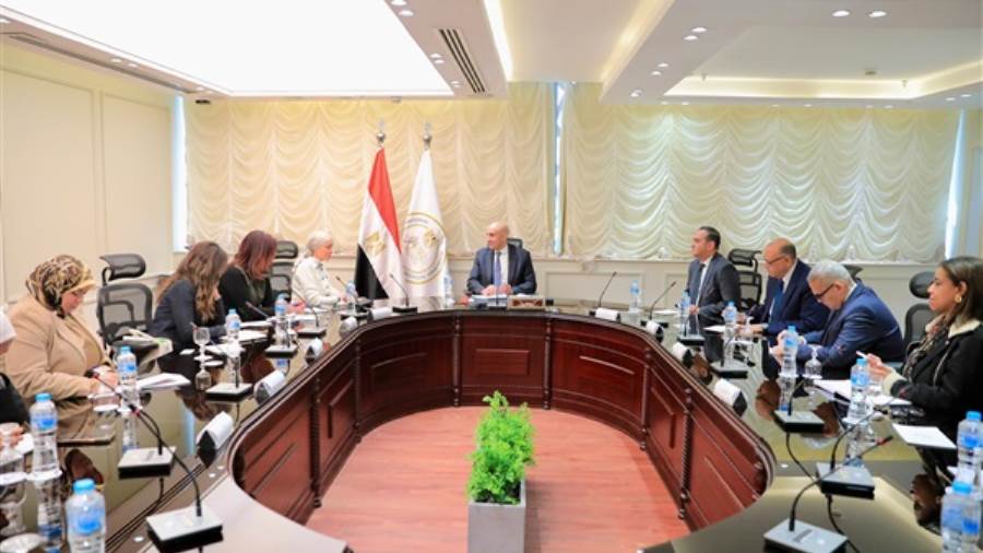 وزير التعليم يبحث مع مدير مكتب برنامج الأغذية العالمي في مصر تعزيز الشراكة في برامج التغذية المدرسية 