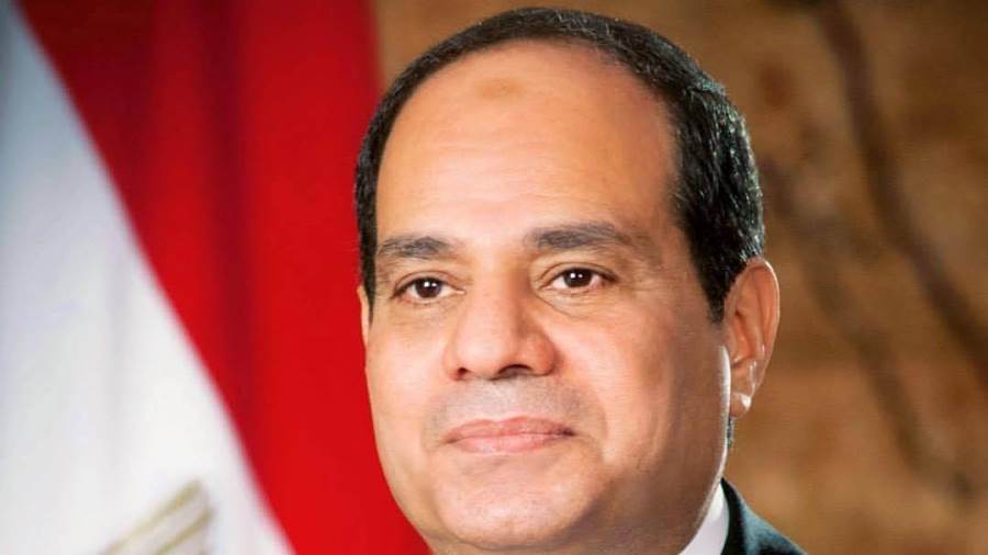 الرئيس السيسي يشاهد أحدث الطائرات المنضمة إلى أسطول شركة مصر للطيران