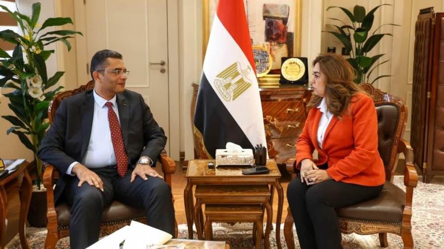 وزيرة التنمية المحلية تتابع مع محافظ البحر الأحمر عدداً من الملفات الخدمية والمشروعات التنموية بالمحافظة