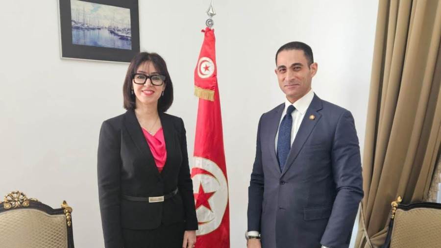 للتهنئة بالذكرى ال 70 لاستقلال .. حسام زعتر يلتقي د. ضحى الشويخ لنقل تهاني السيسي لتونس