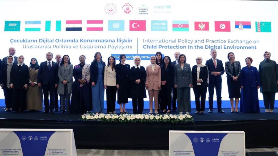 بحضور حرم فخامة الرئيس التركي  وزيرة التضامن الاجتماعي تشارك في افتتاح فعاليات اجتماع المائدة المستديرة حول "تبادل السياسات والممارسات الدولية بشأن حماية الطفل في البيئة الرقمية"بأنقرة