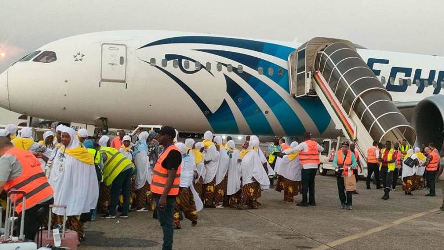 مصر للطيران تنقل 9150 حاجًا من حجاج دول غينيا كوناكري ومالي وفلسطين إلي الأراضي المقدسة