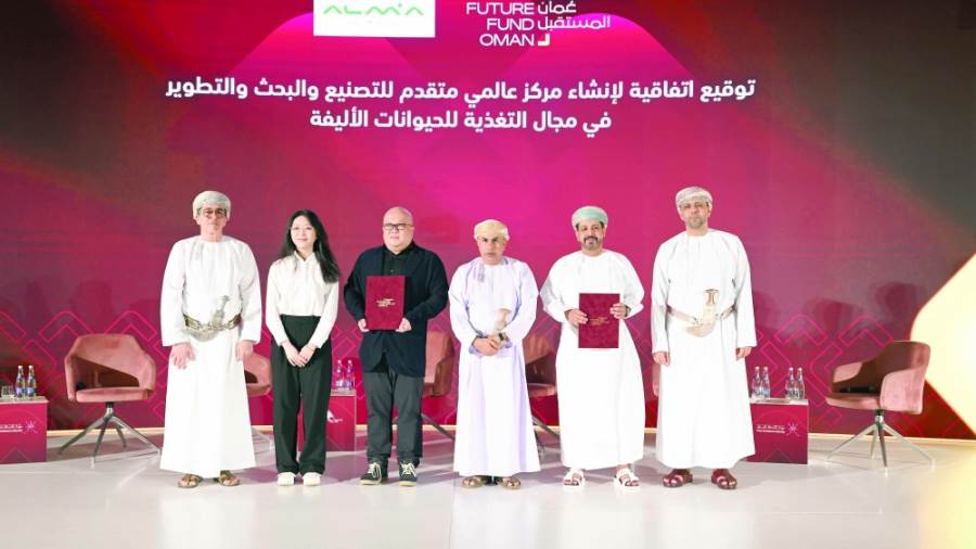 سلطنة عُمان تستقطب استثمارات أجنبية بـ182 مليون ريال في الطاقة المتجددة والابتكار 