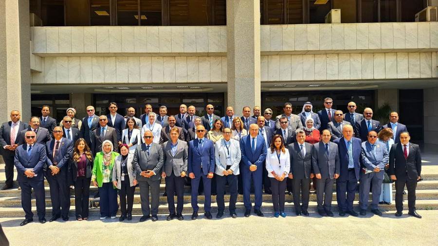 وزارة الطيران المدني تستقبل وفدًا من أعضاء مجلسي النواب والشيوخ في جولة ميدانية موسعة للاطلاع على مشروعات التطوير والتحديث بقطاع الطيران