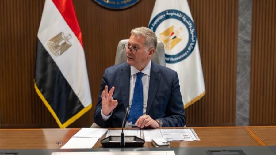 وزارة البترول تنفي التصريحات المنسوبة لوزير البترول بصفحات تواصل اجتماعي غير رسمية خارج البلاد