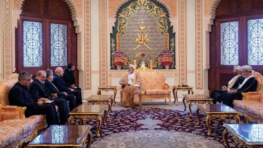 مباحثات عُمانية إيرانية في مسقط بشأن مضيق هرمز والتفاهمات بين واشنطن وطهران 
