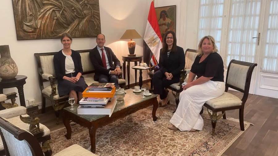 سفير العراق بالقاهرة يبحث تعزيز التعاون الأكاديمي مع وفد المجلس العربي للتدريب والإبداع الطلابي