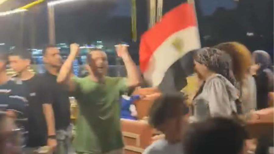 مصر بتفرح.. احتفالات الجماهير المصرية بمناسبة تأهل المنتخب المصري لدور ال١٦ لكأس العالم بوديدا نيل العجوزه