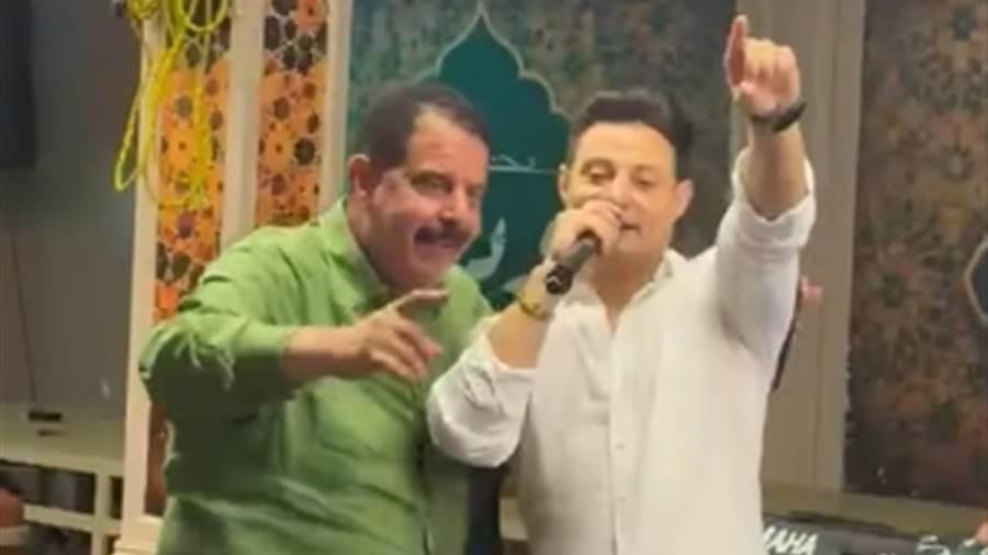 رجل الأعمال مخلص شحاته يغني مع السوبر ستار حسن عبد المنعم مصر أد الدنيا وهتبقي أد الدنيا
