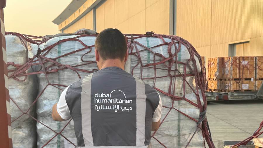 دبي الإنسانية توجّه رابع شحناتها الإغاثية إلى أوغندا ضمن جسرها الجوي الداعم لجهود مكافحة فيروس إيبولا