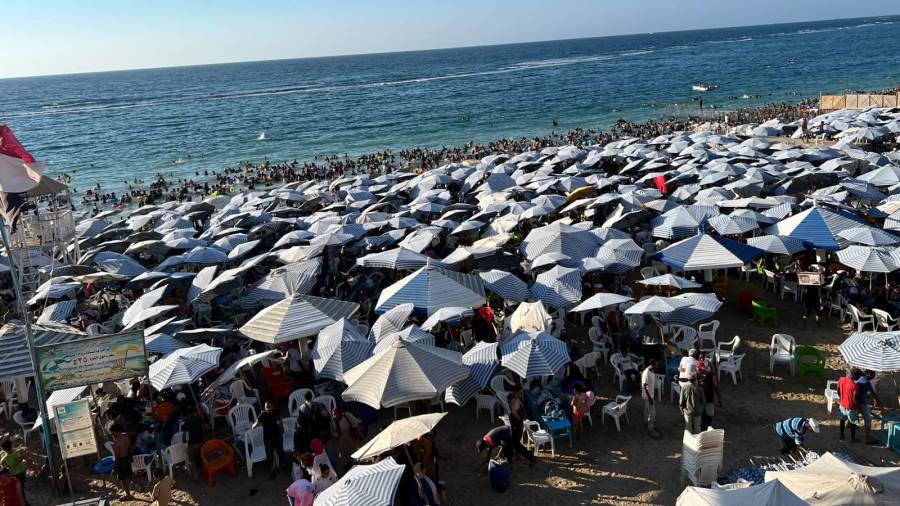 أكثر من 2 مليون و150 ألف زائر بشواطئ الإسكندرية في أول جمعة بعد انتهاء امتحانات الثانوية العامة