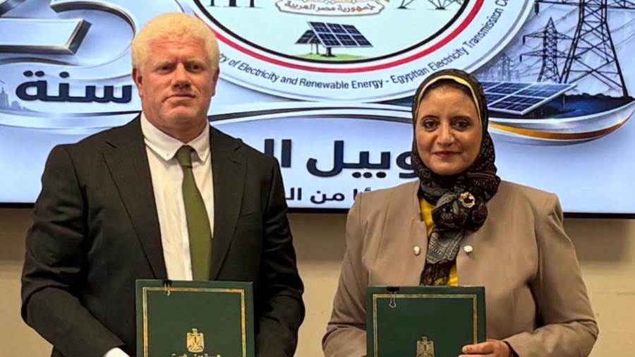 المصرية لنقل الكهرباء توقع عقدا لتنفيذ أعمال فتح خط هوائي جهد 66 ك.ف بغرب المنصورة لدعم استقرار التغذية الكهربائية