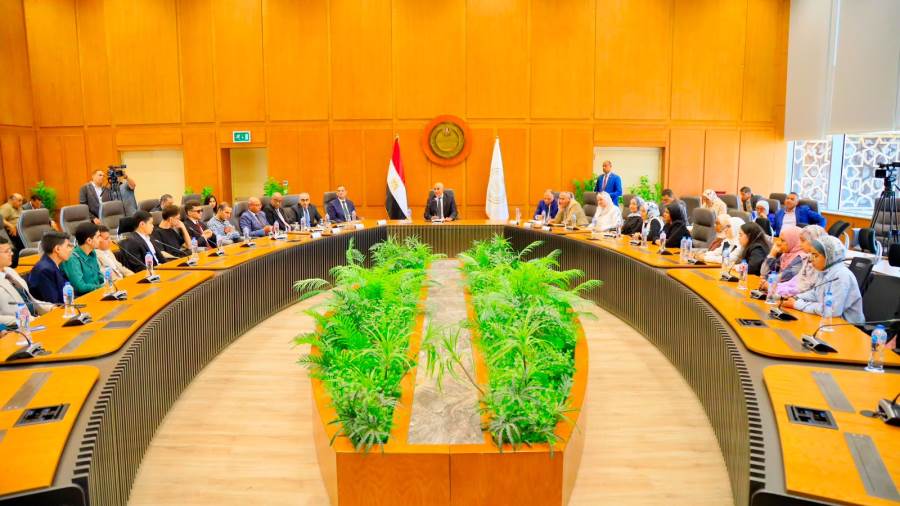 وزير التعليم يكرم أوائل الثانوية العامة للعام الدراسي 2025 / 2026 تقديرًا لتفوقهم العلمي وتميزهم