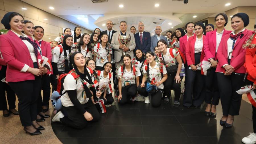 مطار القاهرة الدولي يستقبل بعثة منتخب مصر للناشئات لكرة اليد 