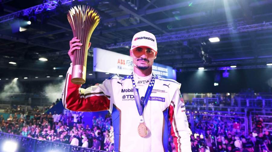 باسكال فيرلاين يتوج ببطولة العالم (للفورمولا إي – formula e)  مجددًا مع فريق بورشه وفريق جاجوار يفوز بالموسم
