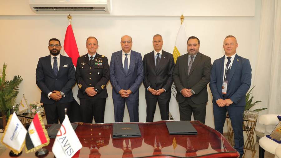 وزير الطيران المدني يشهد توقيع مذكرة تفاهم ثلاثية بين أكاديمية مصر للطيران للتدريب وSAVIS لخدمات الطيران وFlyon Aero الإيطالية لتطوير التدريب وتبادل الخبرات