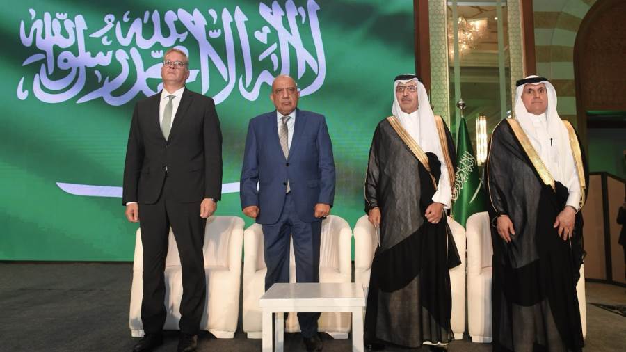 السفير السعودي بالقاهرة: مصر تظل في القلب والعلاقات بين البلدين تقوم على وحدة الأهداف وتطابق الرؤى
