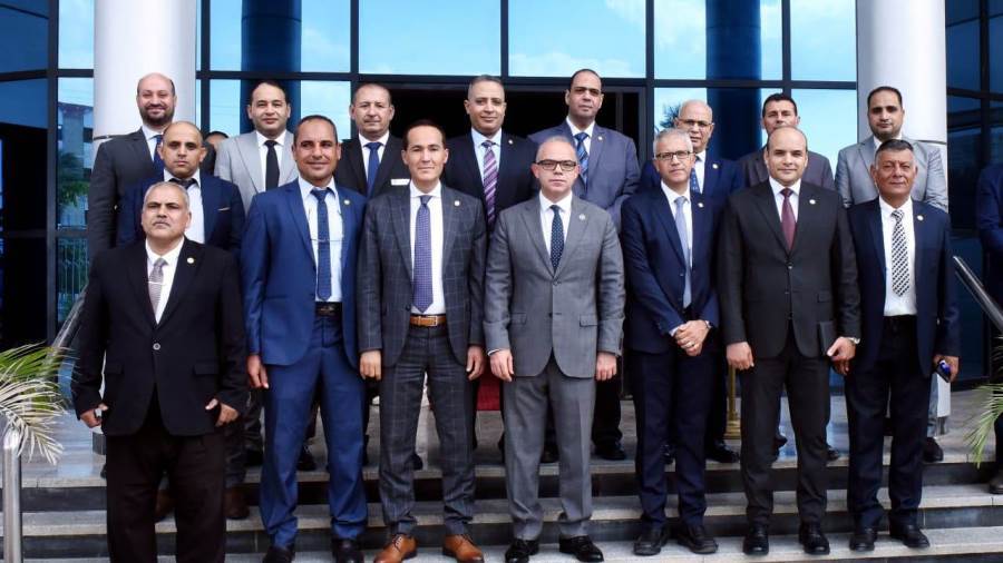 الرئيس التنفيذي للهيئة الاستثمار يتفقد مركز خدمات المستثمرين بجمصة