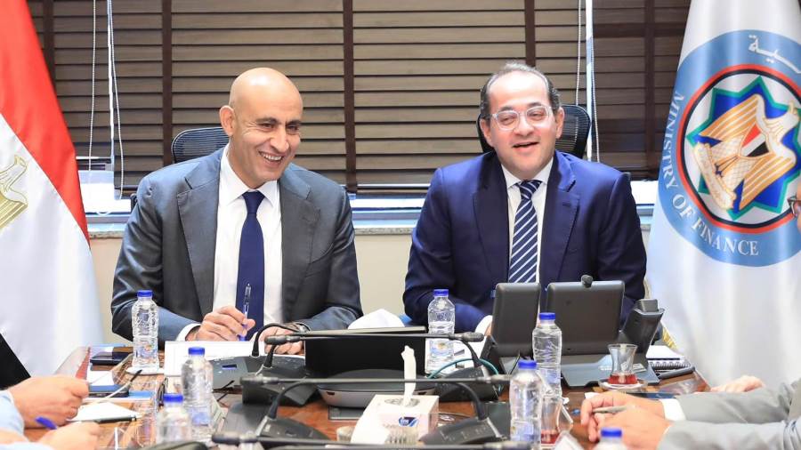 وزيرا المالية والتعليم يبحثان سبل تحسين أوضاع المعلمين المالية.. ويؤكدان: زيادة في مرتبات المعلمين العام الدراسي المقبل