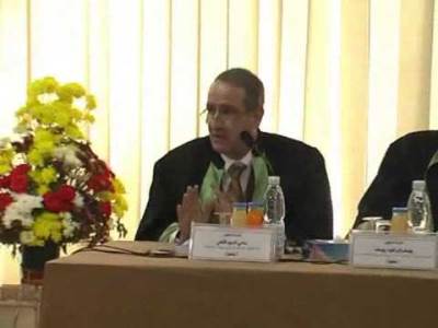 د.سامى السيد أستاذ الاقتصاد فى جامعة القاهرة