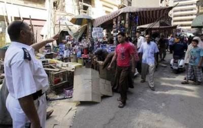 الحكومة المصرية تستخرج تصاريح مزاولة نشاط للباعة الجائلين فى الشوارع مدتة 6 اشهر بتكلفة مالية 10 الاف جنيه