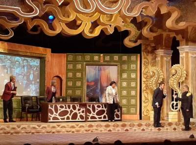  سيدة المسرح العربى تشهد عرض "يعيش أهل بلدي" بالمسرح القومى