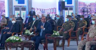 الرئيس يطالب وزير المالية بتسهيل إجراءات تحويل السيارات للعمل بالغاز الطبيعي