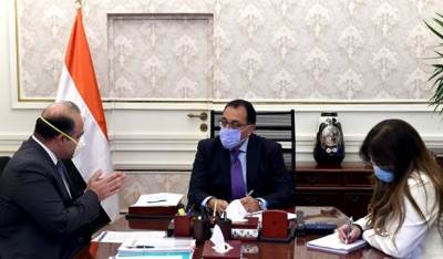 رئيس الوزراء يستعرض مع رئيس البورصة تطورات سوق الأوراق المالية المقيدة في ظل "كورونا"