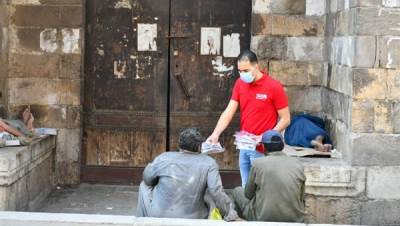 بنك الكساء يوزع نحو 5 آلاف كمامة على دور الإيواء ومن هم بلا مأوى بالشوارع