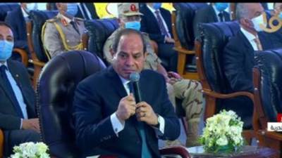 السيسى: الدولة توفر برامج تأهيل للشباب فى مجال التكنولوجيا تصل إلى 100 ألف جنيه