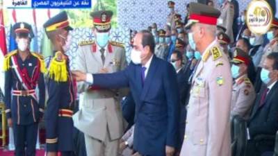 السيسى شاكرا أولياء أمور خريجى الكليات العسكرية: قدموا أبنائهم لحماية مصر