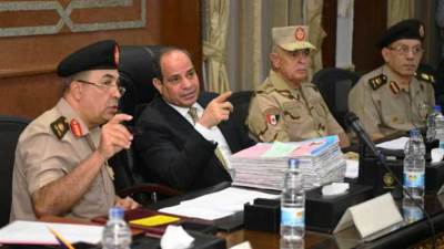 السيسي يتفقد الكلية الحربية ويحضر اختبارات كشف الهيئة لطلاب "العسكرية"