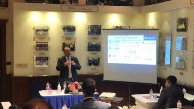 رئيس البورصة يحاضر سفراء المستقبل للترويج لسوق المال خارجياً