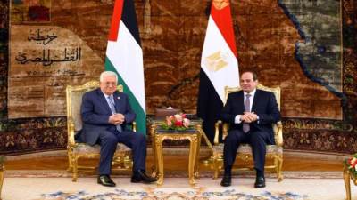 أبو مازن يزور القاهرة غدًا للقاء الرئيس السيسى